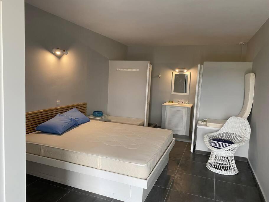 Vila Retreat By The Sea With Pool In *