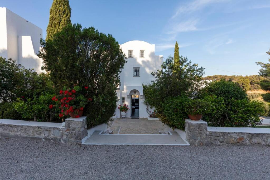 Retreat By The Sea With Pool In