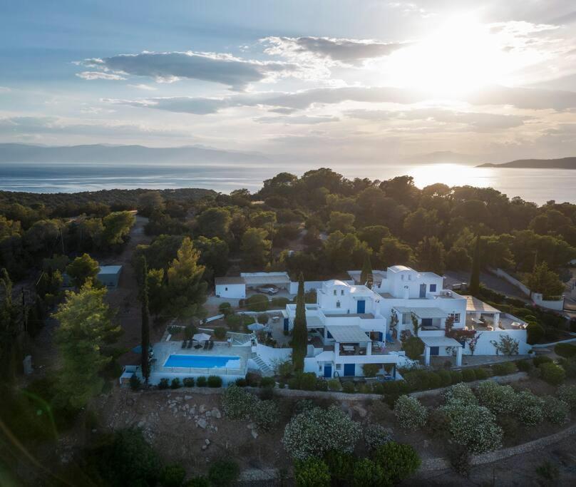 Villa Retreat By The Sea With Pool In Porto Heli