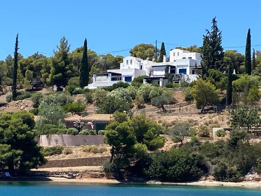 Villa Retreat By The Sea With Pool In *