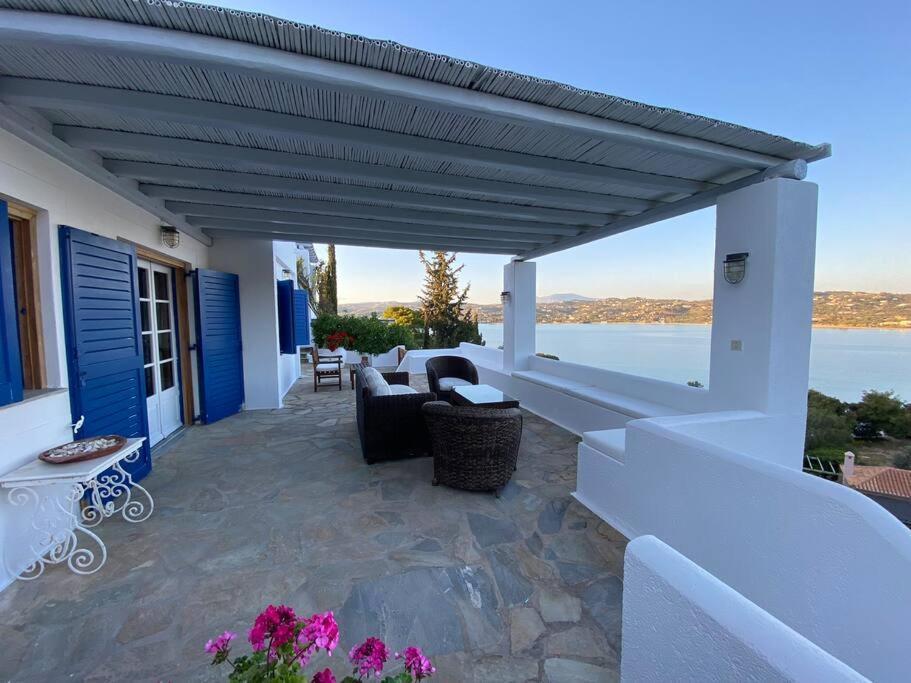 Vila Retreat By The Sea With Pool In *