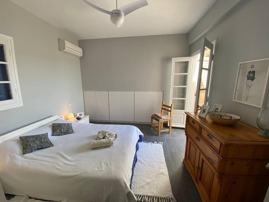 Retreat By The Sea With Pool In Vila Porto Cheli