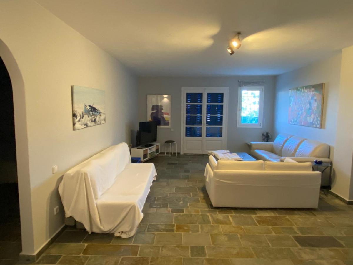Vila Retreat By The Sea With Pool In *
